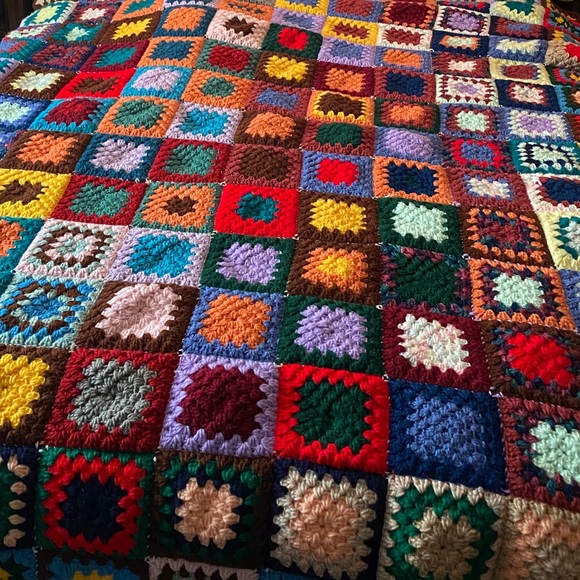 Vintage Granny square hand crochet knit blanket - Picture 3 of 3